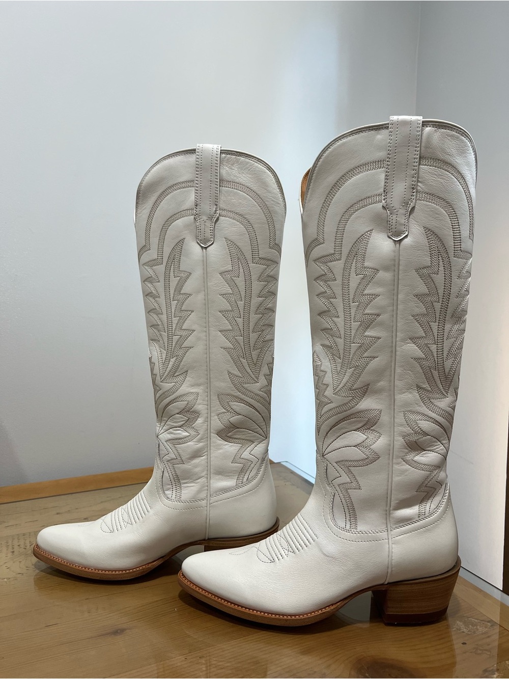 Tecovas The Abby Snow White Embroidered Leather Heeled Boots US 9